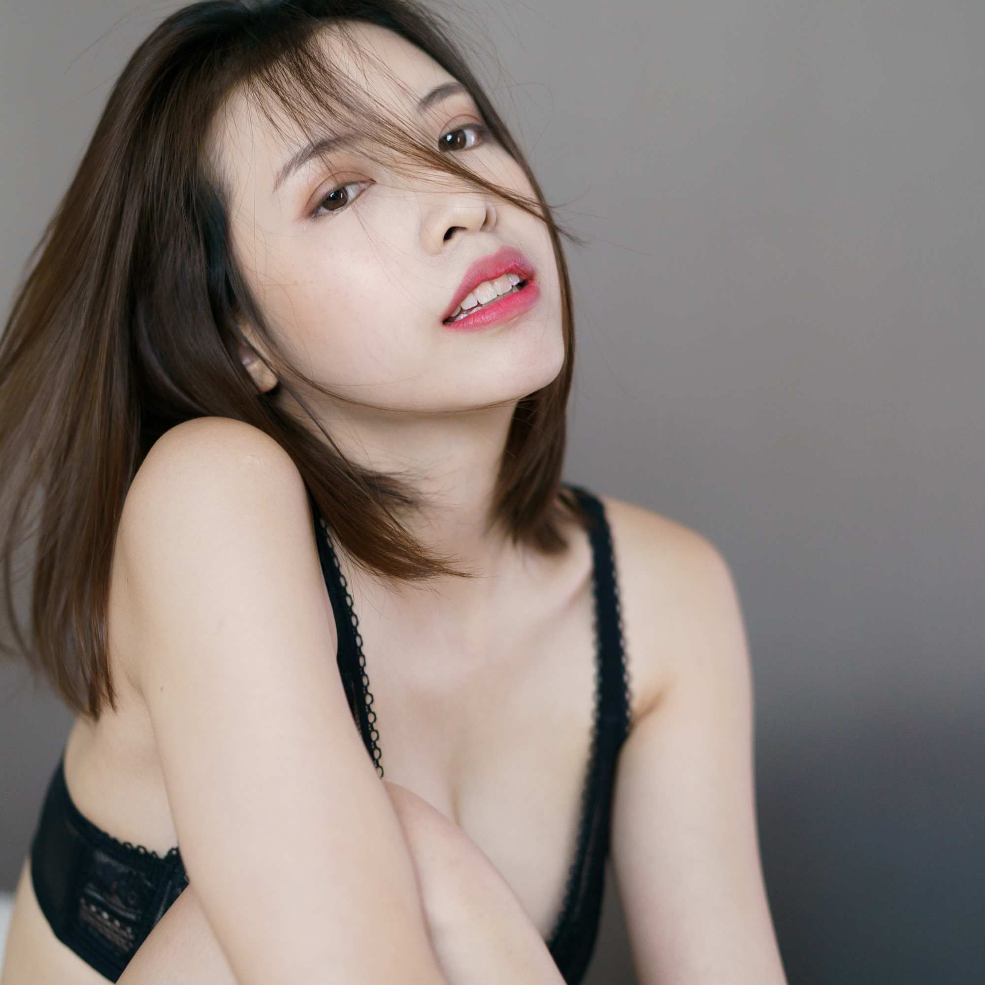 Monella - Ragazza troia di linee bollenti