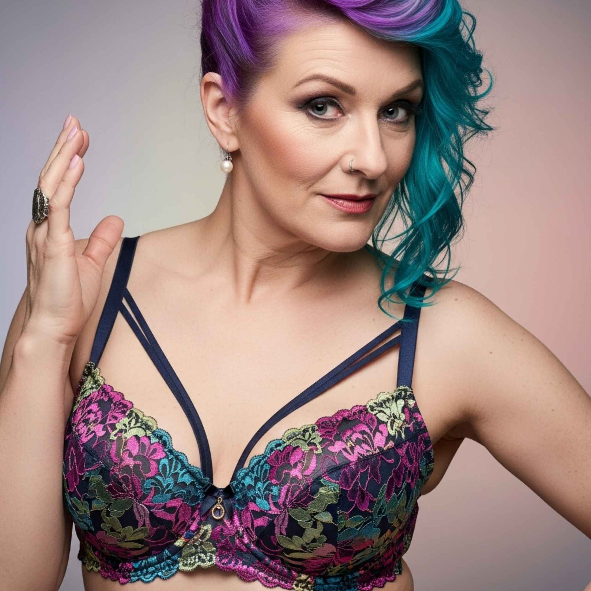 Ambra - Ragazza troia di linee bollenti